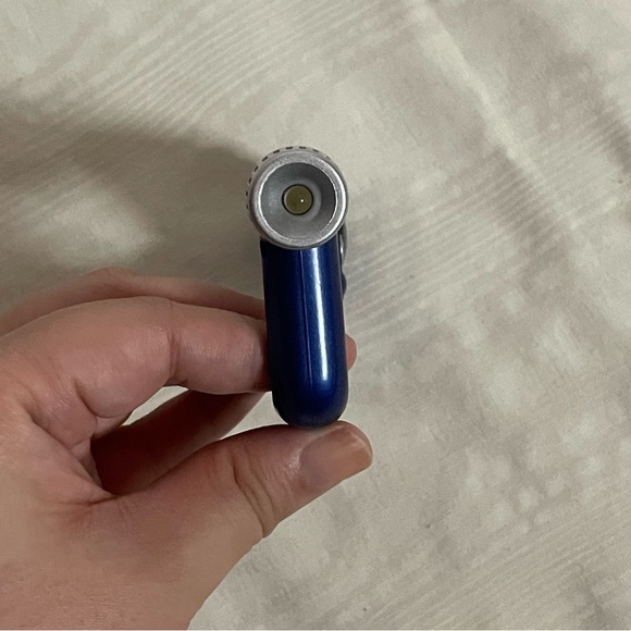 Vintage Small Blue and Silver Clip On Radio With Compass and Flashlight - Picture 3 of 8